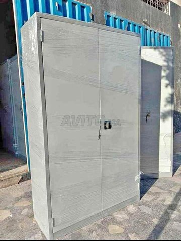 Armoire métallique haute a deux portes battante 