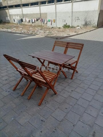 table pliable avec 4 chaises 