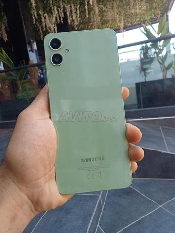 samsung 4g ram 128g stockage - 2
