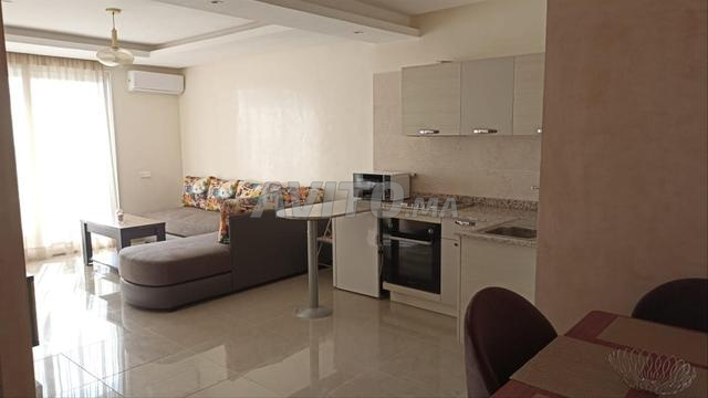 شقة جديدة مع مسبح على بعد 10 دقائق من البحر