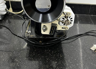 Machine a coudre avec moteur