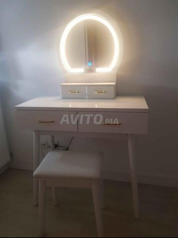 Coiffeuse et chaise 