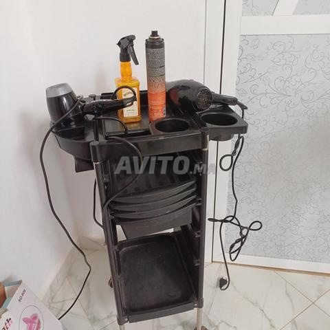 صالون حلاقة للنساء للبيع