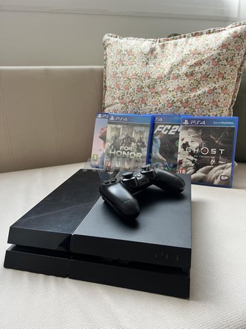 PS4 500 Go, 1 manette et 5 jeux