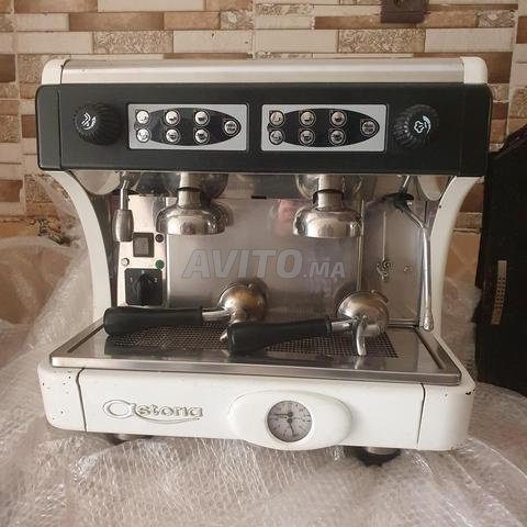 Machine à café 2 grp et moulin à café en bon état 