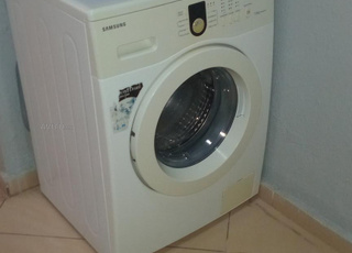 une machine à laver endommagé 