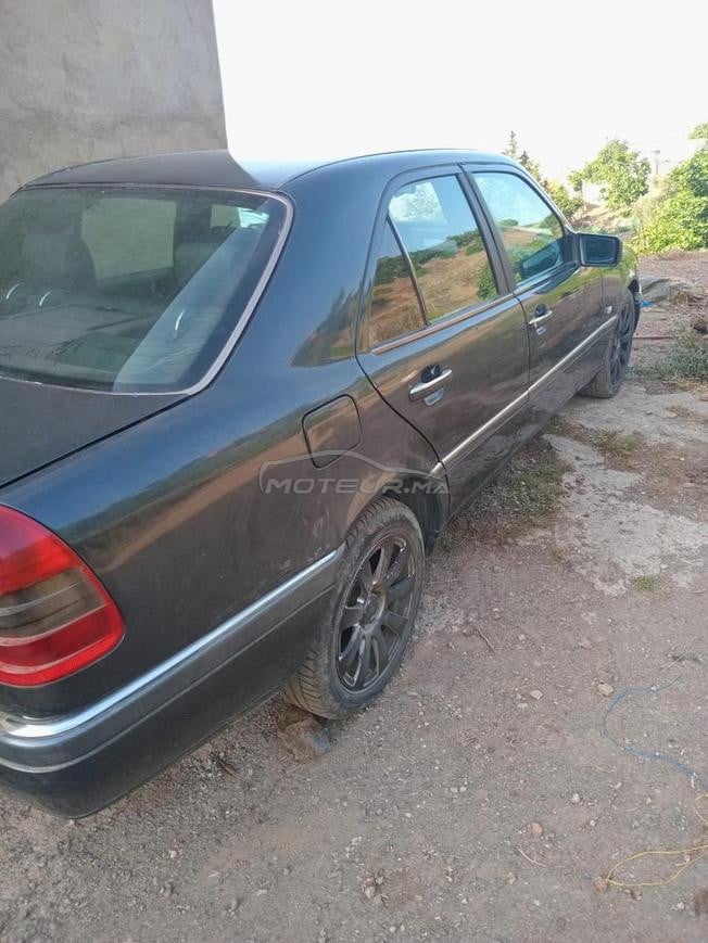 Mercedes-Benz 220 Diesel Manuelle 1997 à Martil