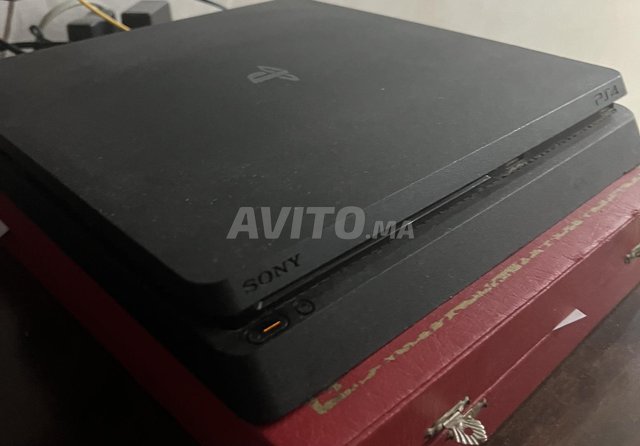 ps4 slim 1TB ( 1000 GB ) tres bon etat