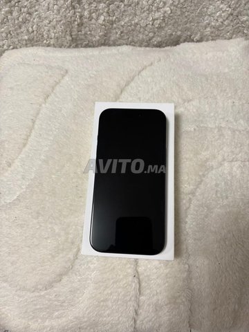 Iphone 15 normale 128 GB comme neuf 93 eta