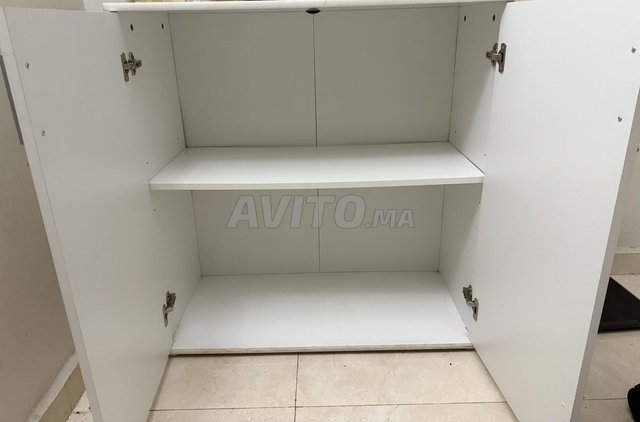 placards ( armoire ) blanc et en tres bon état 