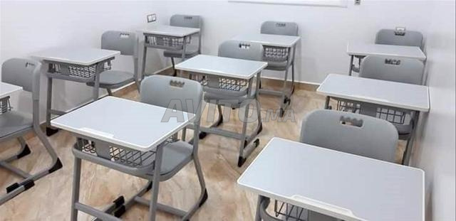 طاولات و كراسي التصميم بعناية لراحة الاجيال