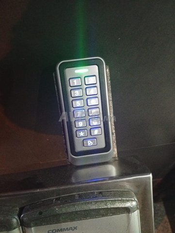 CONTRÔLE D'ACCÈS RFID EN BOÎTIER MÉTALLIQUE.EM/MF