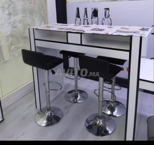 Bar à ongle (طاولة للمانيكير)  à vendre للبيع