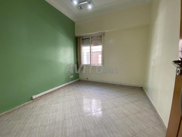 مكتب يقع على مساحة 65 متر مربع في الدار البيضاء