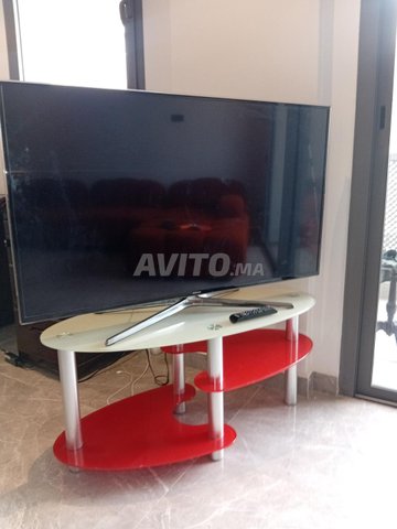 TV SAMSUNG UE48 Importé France avec table basse