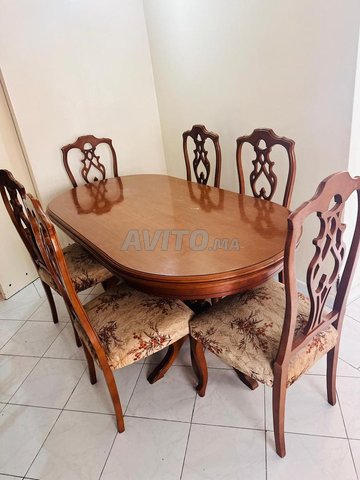 Table à manger avec 6 chaises 