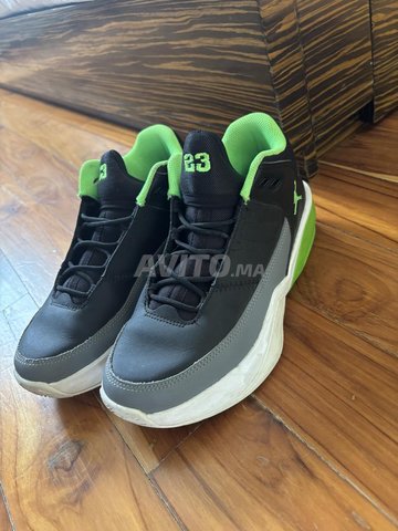  Air Jordan Low noire et verte taille 38,5