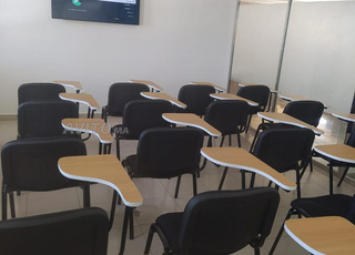 chaise avec accoudoirs