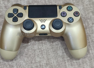 Manette PS4 très bonne condition 