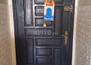 Porte d'appartement en bois