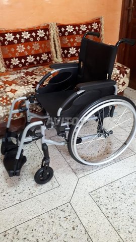 chaise roulante en aluminium Neuve 