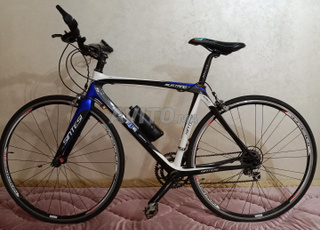 vélo de course en carbone 