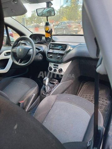 Peugeot 208 Essence Manuelle 2018 à Salé