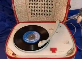 Vinyl record ( السطوانة ) مشغل الاسطوانات 