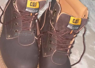 Chaussures caterpillar 45 sans fer
