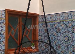  كرسي جميل جدا ، مخدوم بخيط القطان