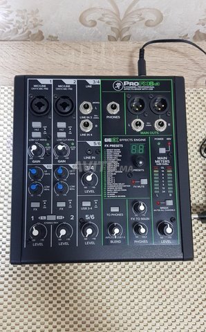  table de mixage Mackie ProFX6v3. 