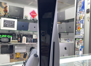 Sony PS5 Edition Standard avec Manette 