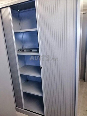 armoire haute métallique avec portes rédeaux