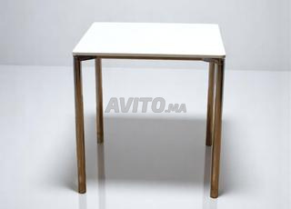 طاولة غرفة الطعام بلانو من فريتز هانسن مطلية بالكروم