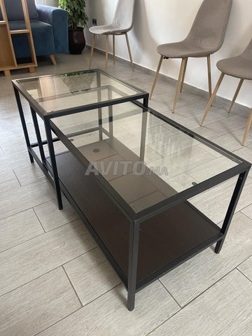 Tables en verre et métal noir