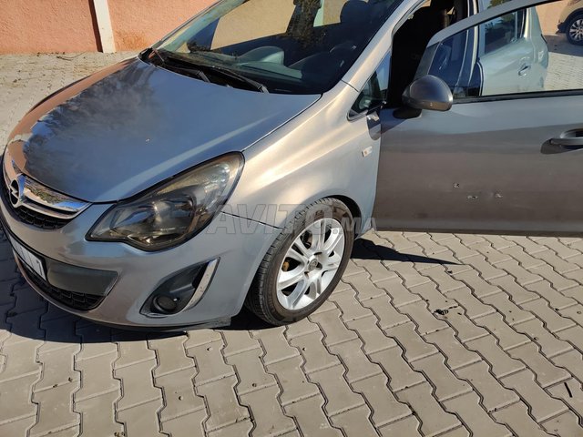 Opel Corsa D 2012 عامرة 