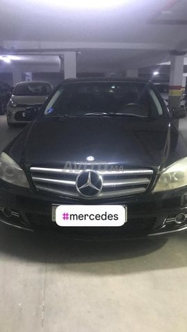 Mercedes-Benz 220 Diesel Automatique 2008 à Salé