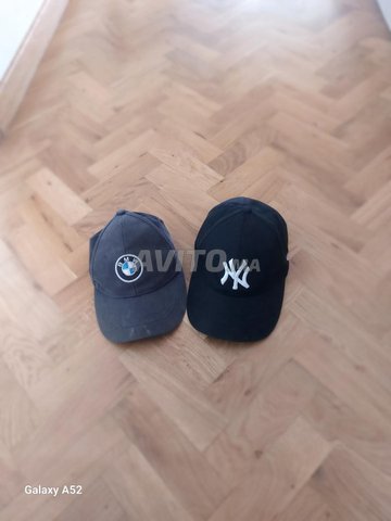 lot 2 casquette bmw bleue et new yera noire