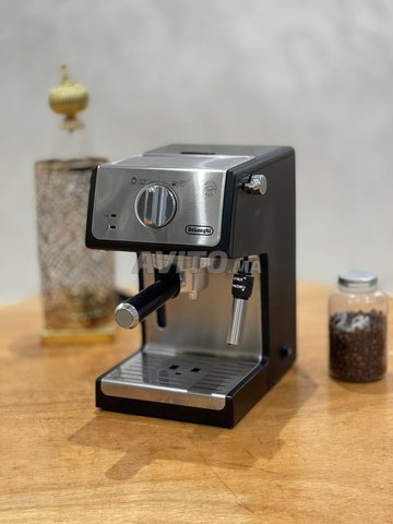 MACHINE À CAFÉ ET LAIT DELONGHI 