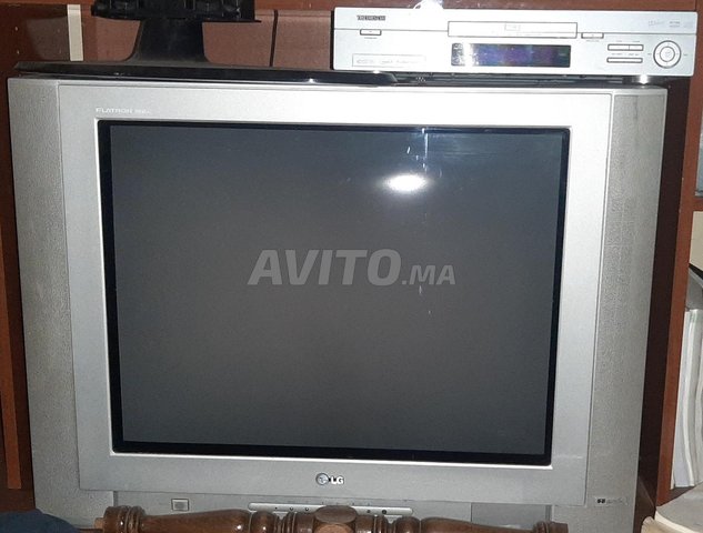 تلفزيون قديم شغال مع DVD و receiver بثمن جد مناسب