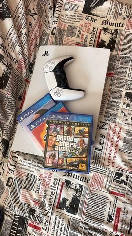 PS5 Standard b 1 manette, câbles, 3jeux