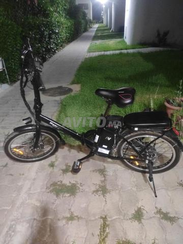  دراجة كهربائية باقية نقية غير محطوطة في الدار