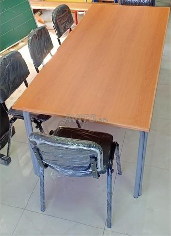 les chaise avec table de scolaire
