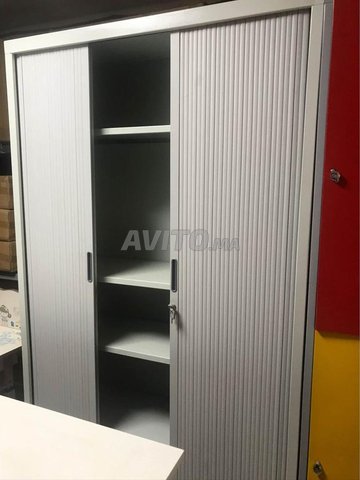 armoire haute avec 2 porte rédeaux