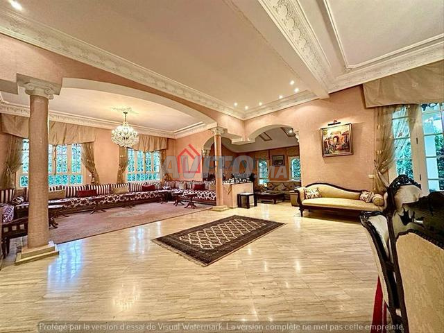 للبيع فيلا زاوية معزولة في مندرونة