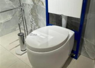 bâti support plaque et toilette suspendu sur pied