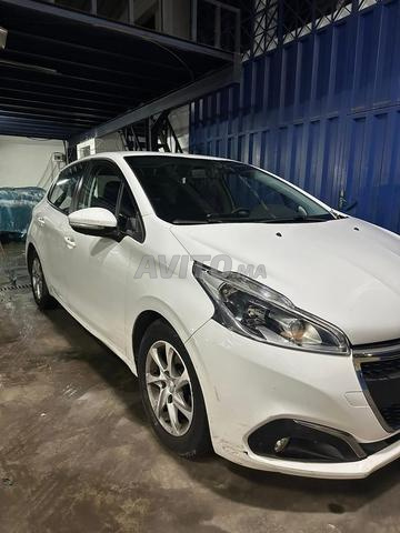 Peugeot 208 Diesel Manuelle 2019 à Agadir - 2