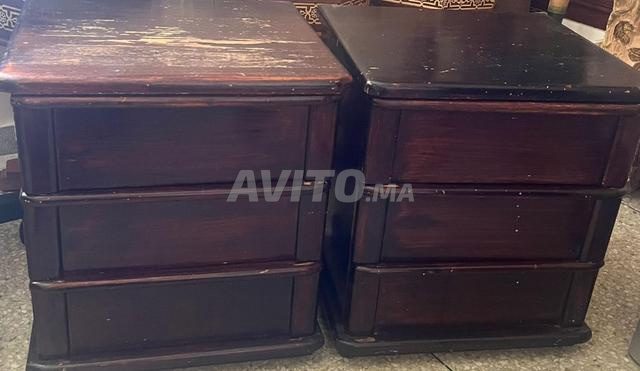 2 tables de chevets/2 tables de nuits /خزانة خشبية