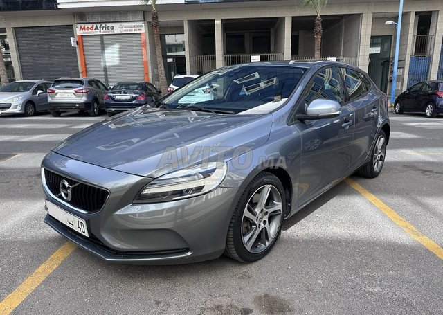 volvo v40 automatique