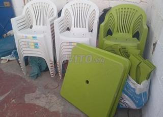 كراسي و طبلات من البلاستيك للبيع